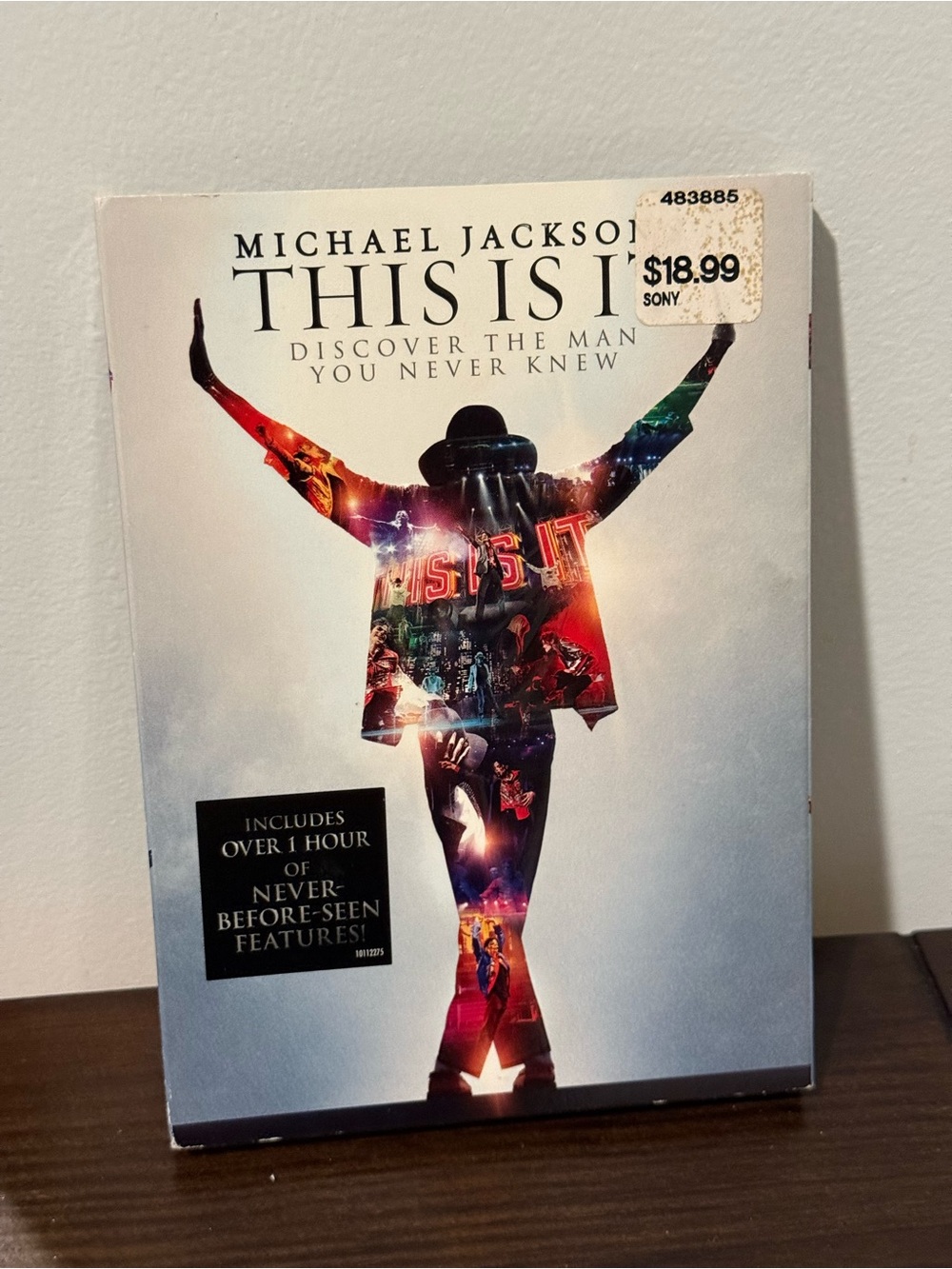 Michael Jackson “This Is It” DVD – Includes 1 Hour Never-Before-Seen Features
